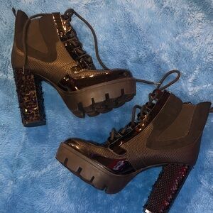 Cape Robin Nell sequin boots